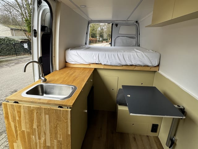 2-person Mercedes-Benz bus from 2008