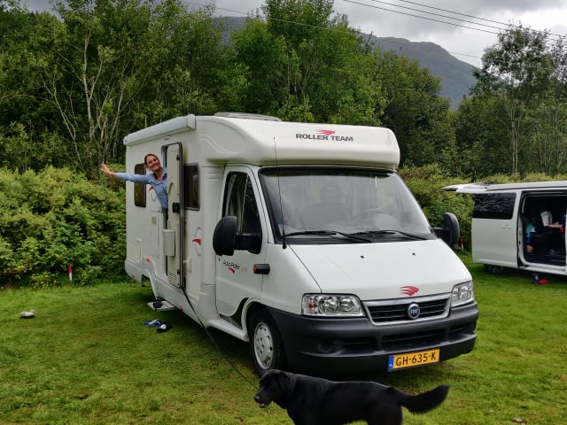 Ted – Half integraal camper met gezellig interieur uit 2006