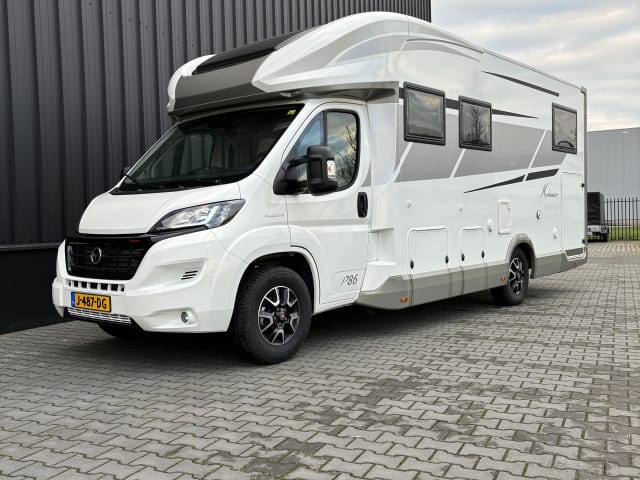 Mobilvetta Krosser 86 – Moiblvetta Krosser 86 - jusqu'à 6 personnes - Automatique - Semi Intégral - Camping-car