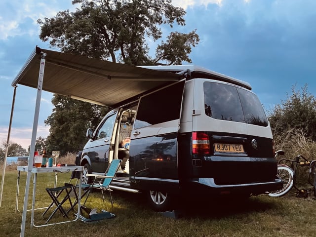 Obi Van Kenobi – 4 berth Volkswagen campervan from 2007