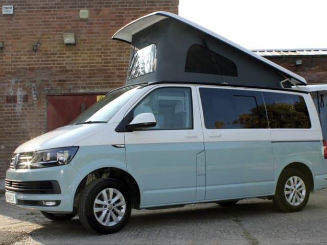 ‘Happy Days’ – Praticamente nuovissimo ed elegante Volkswagen T6 SWB