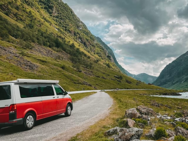 Tünn – VW T6.1 a trazione integrale: il camper del benessere con tanto spazio!