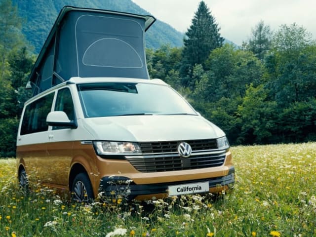 VW California automatico, opzione completa, 2021 con supporto per tavola da surf