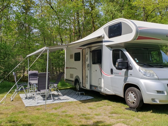 Lucky – Camping-car spacieux et complet (7p-2012-euro5)
