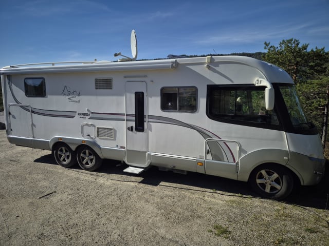 Lexi – Very nice and luxurious complete large camper