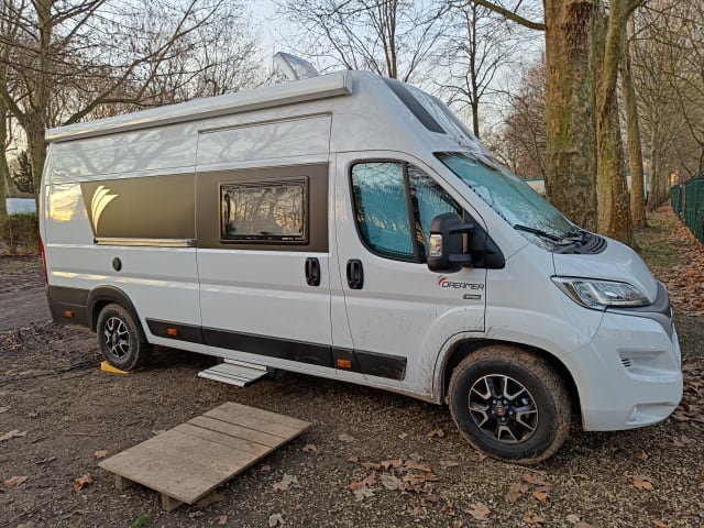 Dreamer camper five uit 2022 - familiecamperbus