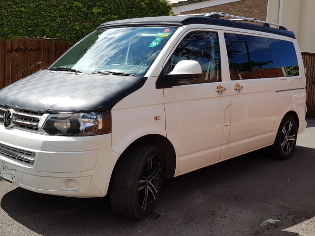 Elvis – VW T5 Gevestigd in West Country