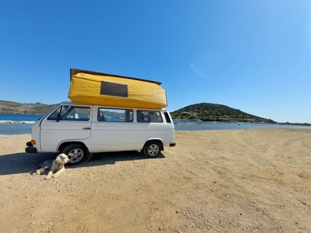 Labis – 5 berth Volkswagen campervan from 1984