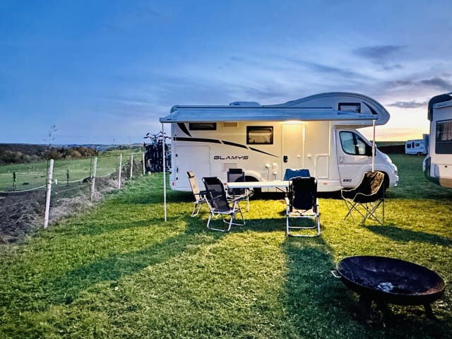 Moby – Adventurous and FULLY equipped camper + sun awning + air conditioning