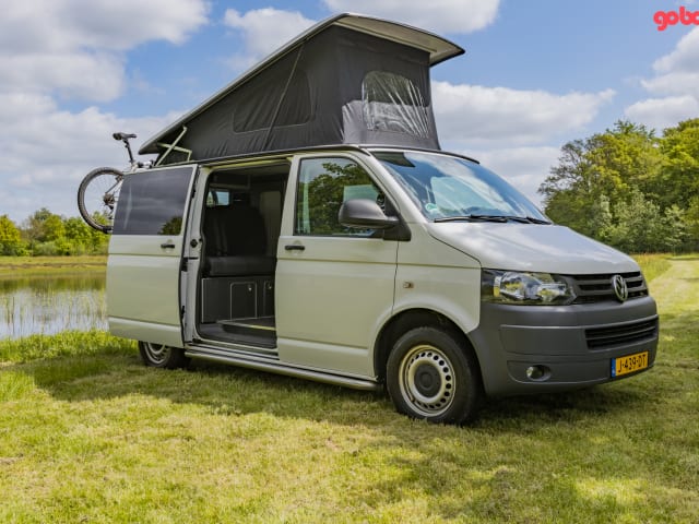 2015 – 4 Pers. Volkswagen Transporter t5 Buscamper 2015