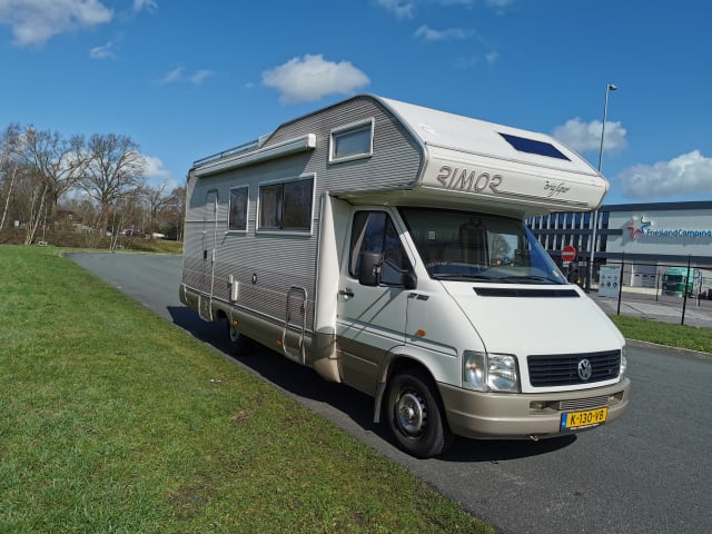 Spacious 6 person Rimor camper fully equipped.