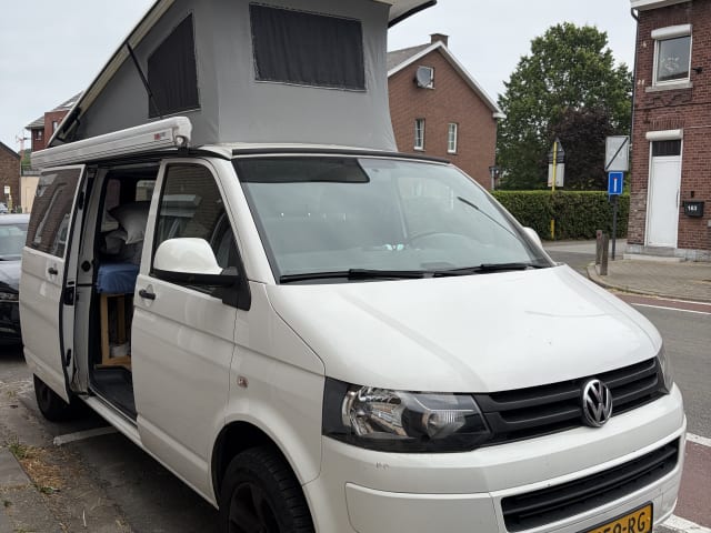 4p Volkswagen campervan uit 2014