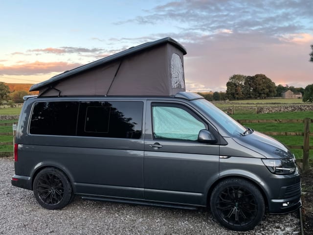 T6 Travis – Volkswagen T6 Transporter-Wohnmobil mit 4 Schlafplätzen, Baujahr 2019