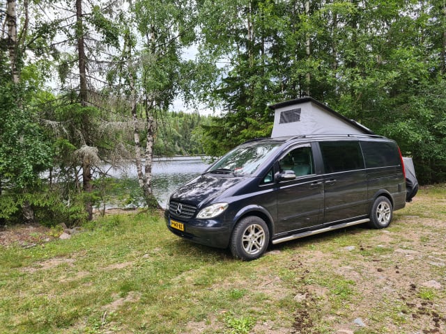 Zelfbouw Mercedes Viano voor 2 personen