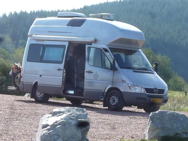James Cook – Nice 4-person camper van: Adventure with comfort