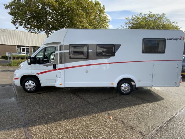 Exultare – Relaxed op stap met deze complete 4p camper.  Wel >3j C1 rijbewijs