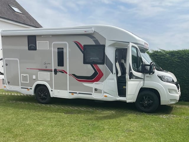 NEW - Luxury motorhome 2P to 4P