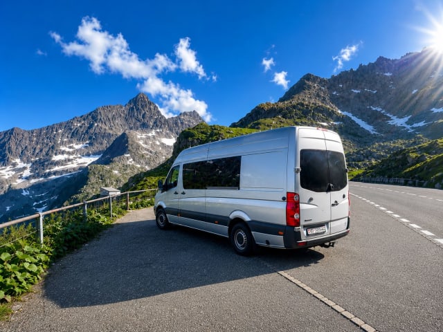 VW-Bus mit 2 Schlafplätzen aus dem Jahr 2014