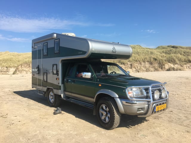 Guus Geluk – Robusto camper fuori rete 4x4 per 2 persone