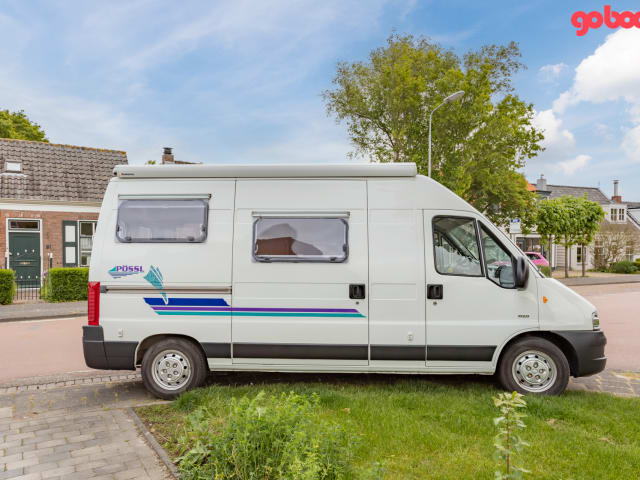 2p Peugeot Wohnmobil aus dem Jahr 2003