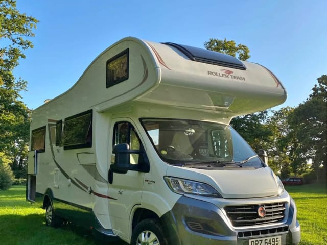 Maddie – Luxurious 6 berth Roller Team 746 from 2018