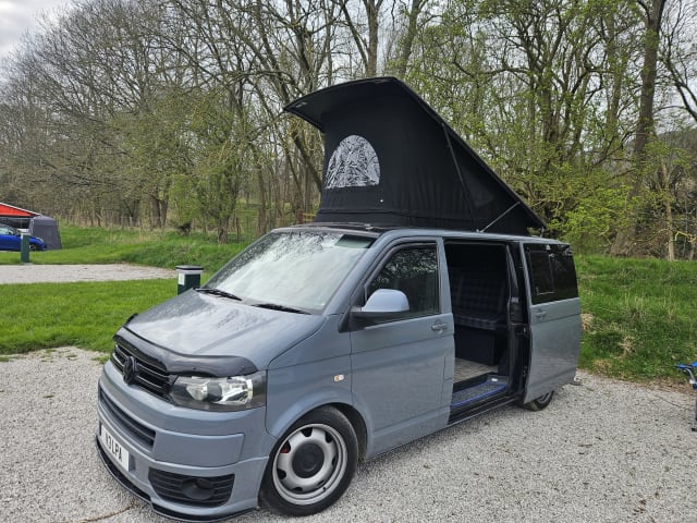 Frank. – 4-persoons Volkswagen campervan uit 2004