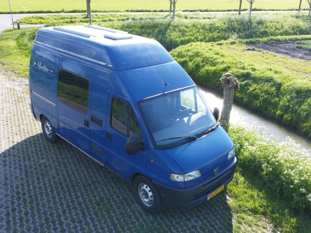 4p Peugeot bus uit 2001