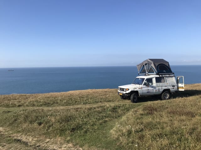 Unique camping cruiser 4x4 with roof tent