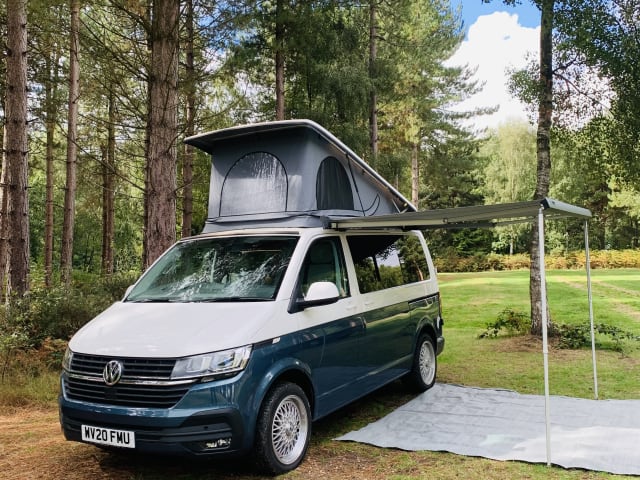 Boris – Camping-car de luxe 4 couchettes T6 VW avec toit ouvrant