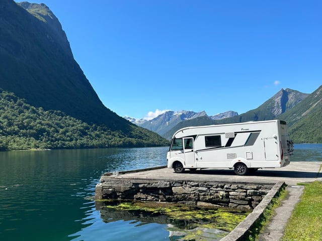 Itineo – Camping-car intégré pouvant accueillir jusqu'à 6 personnes