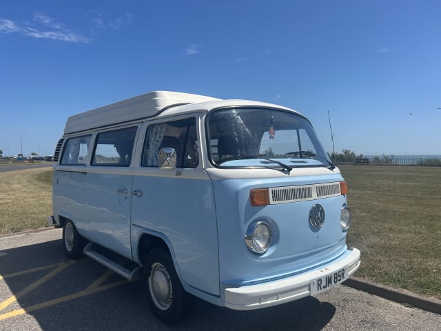 Betsy –  Classic VW Bay campervan Betsy 