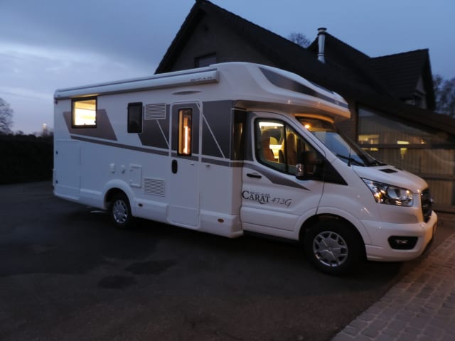 5p Ford semi-integrated uit 2024