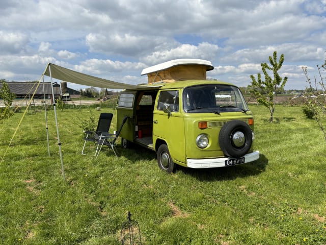 The Hulk – Prachtige Klassieke VW T2 Camper Te Huur! 