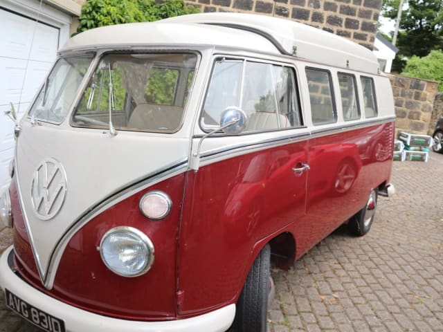 1965 VW Camper mit geteiltem Bildschirm