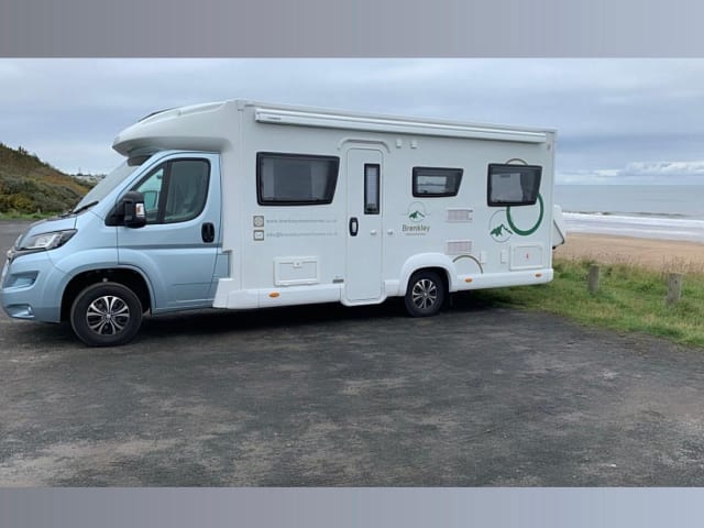 Eddie – Luxury Motorhome Hire, everyting included - 6 berth, 6 seat belts ! 