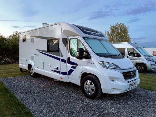 Luxury 6 Berth Motor home Perfect for Family Escapes