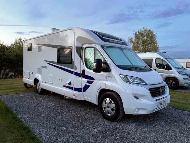 Camper di lusso con 6 posti letto Perfetto per le fughe in famiglia