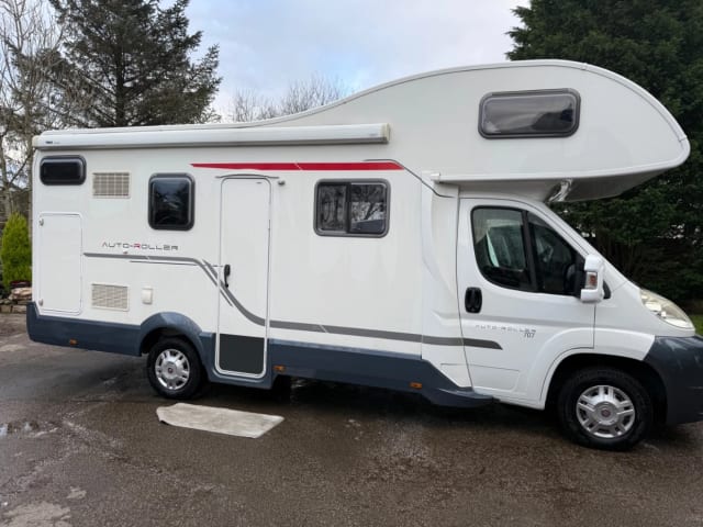 Mikey – 6 bed / 6 seatbelt Motorhome - let’s go on a road trip