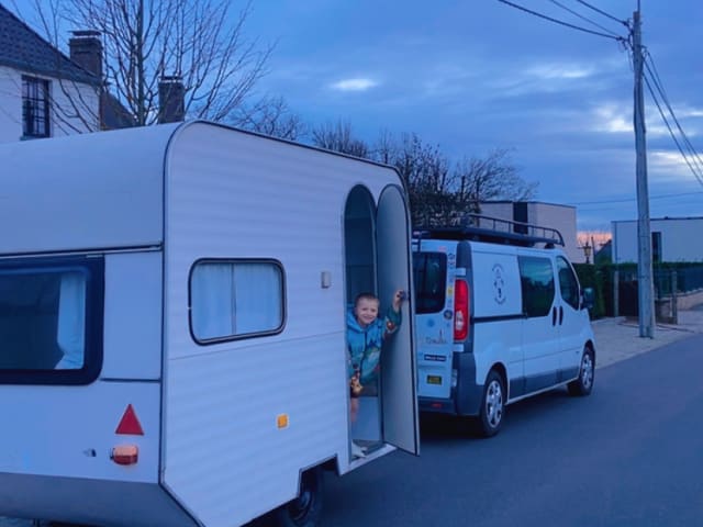 2-Personen-Renault-Bus aus dem Jahr 2012