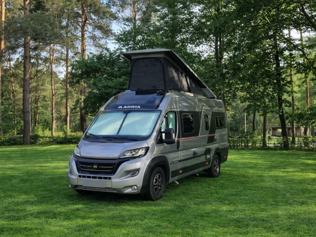 4p Adria Mobil bus uit 2023