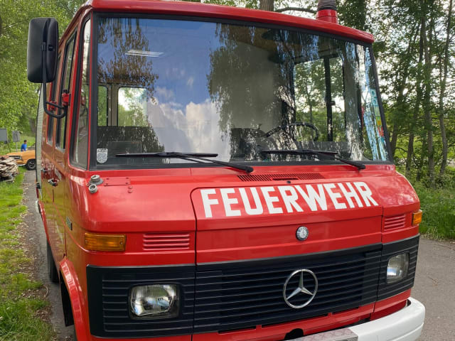 2p Mercedes fire brigade bus from 1982