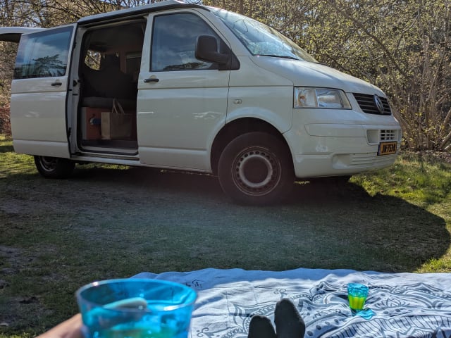 Bennie – 2-seater Volkswagen campervan from 2012