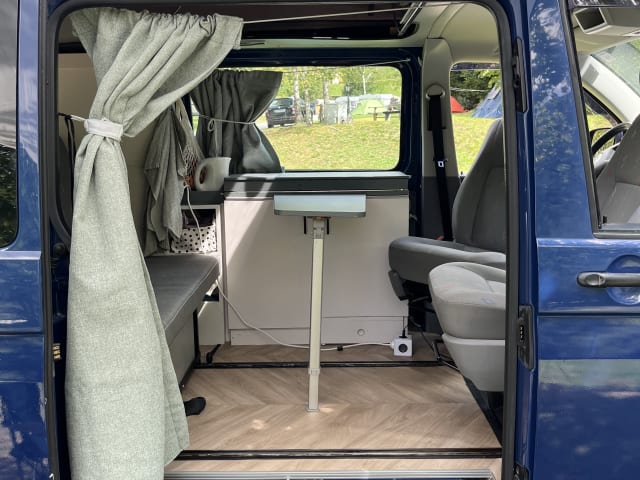 Billy – Cozy and fully equipped 4p Volkswagen bus 