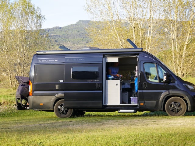 Tourne 6.4 – Camping-car Bus neuf à louer Peugeot Boxer