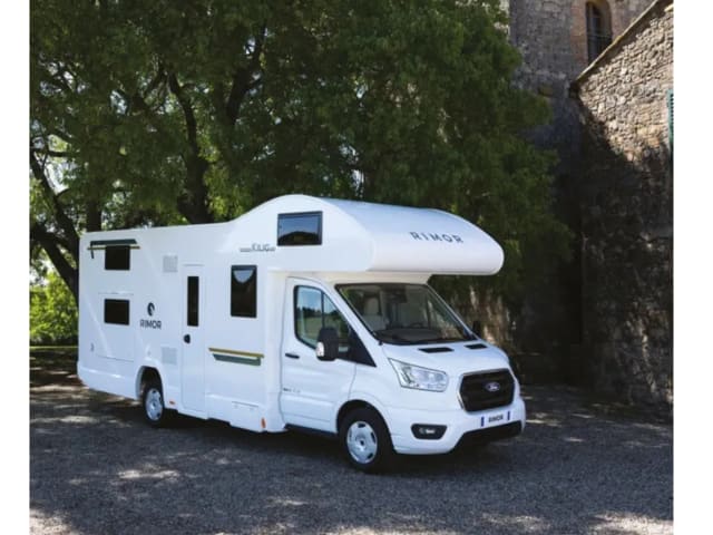 Familie camper – 6p Ford alcove uit 2026