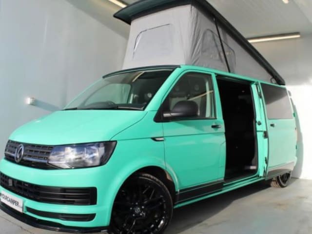 Wee Minty – Camper di lusso VW T6 per avventure nel Regno Unito