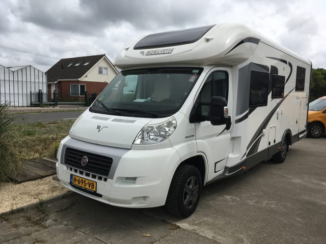 Mooie camper met de meest ideale indeling  gratis u auto binnen parkeren 