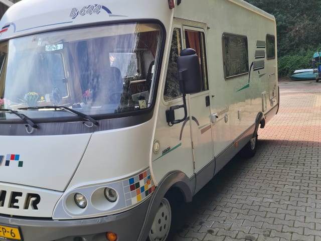 Hymer b644 – 4p Hymer integrated uit 2000