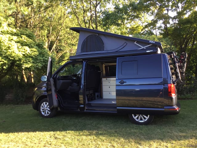 Georgie – ⭐️ GLOEDNIEUWE CONVERSIE ⭐️ OFF GRID VW LUXURY CAMPER