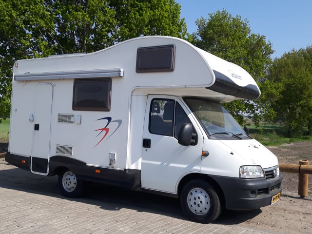 Spacious Fiat 2006 with a fixed bed, air conditioning and a very cozy interior.